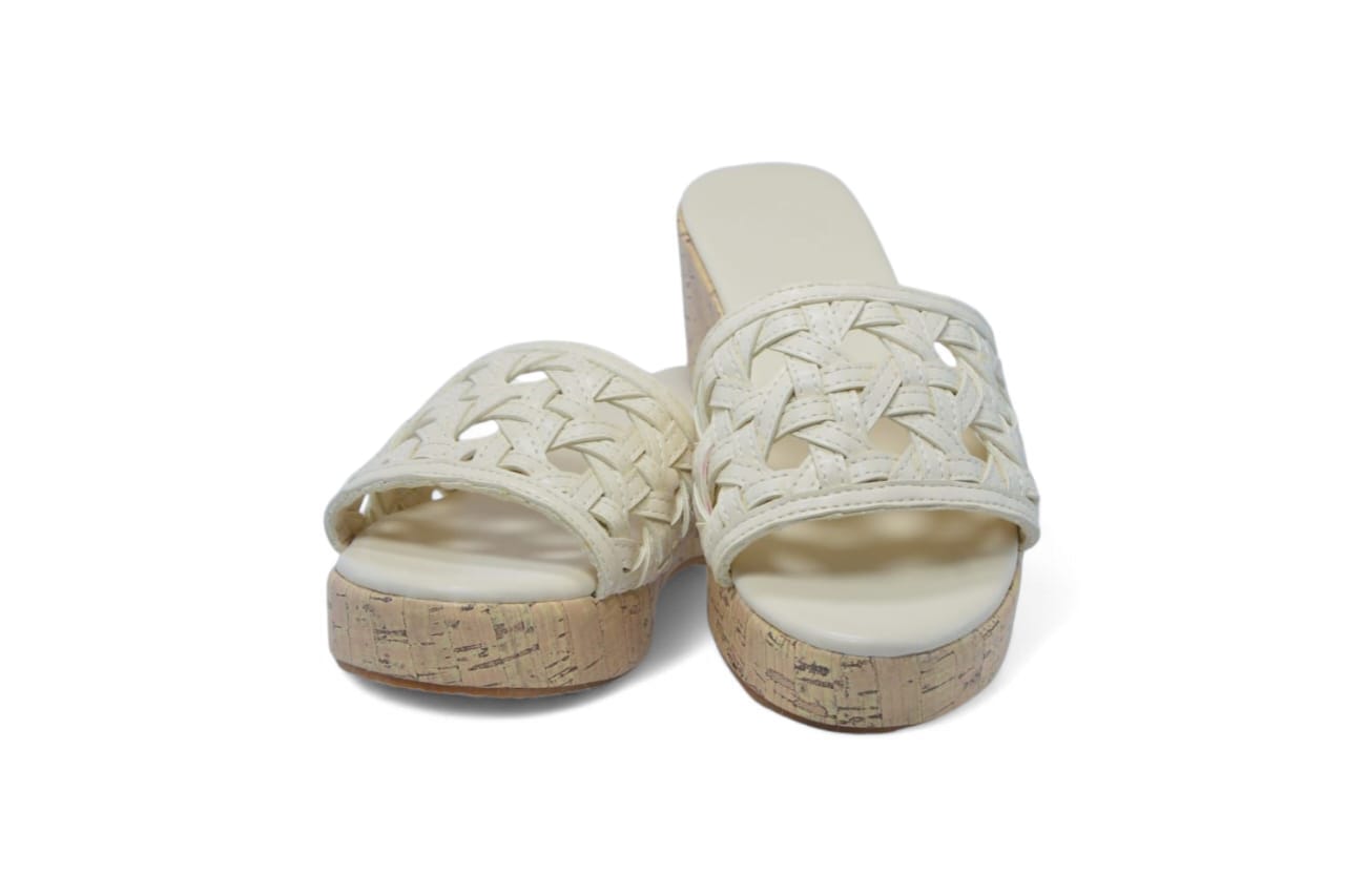 Gail off-white